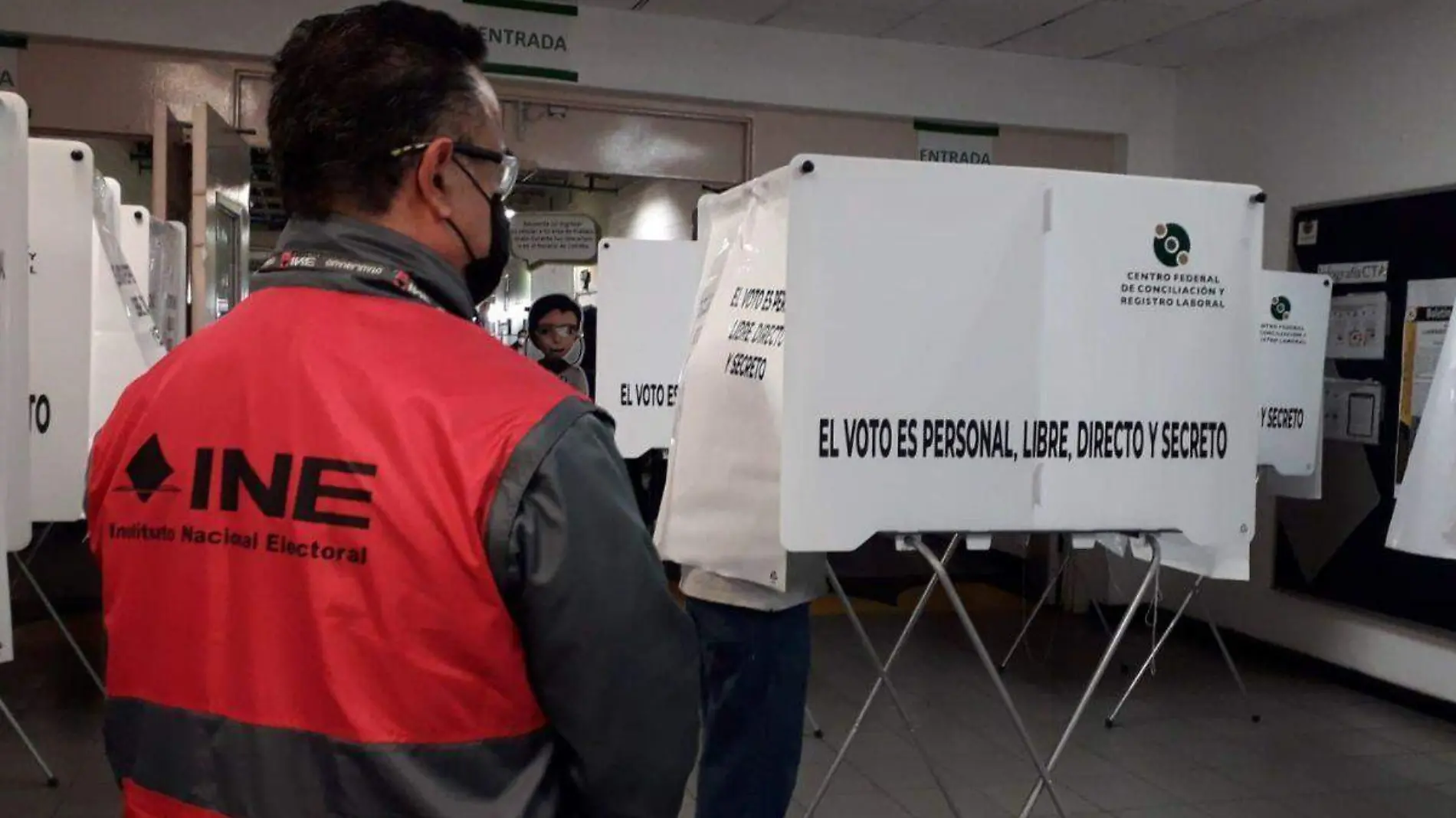 Observadores electorales del INE